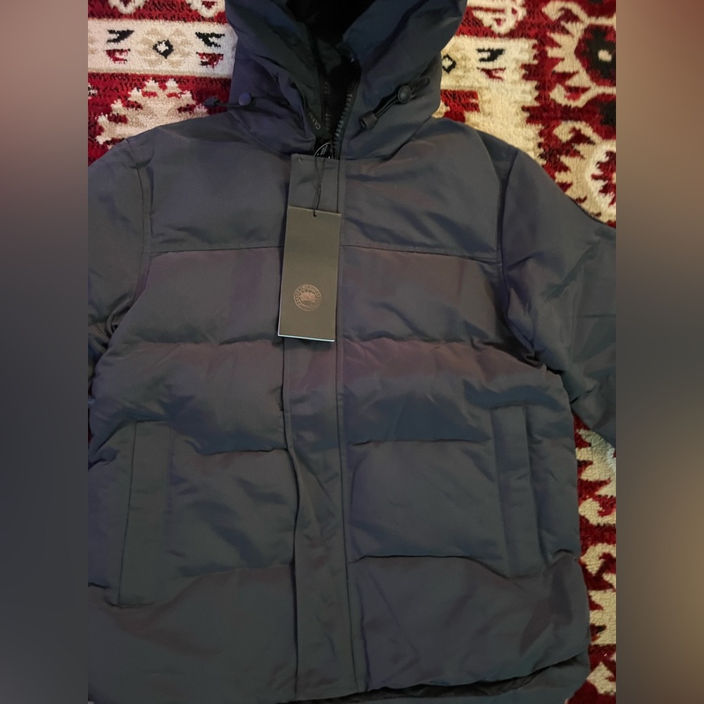 Canadian Goose Jacket 
Size: Medium